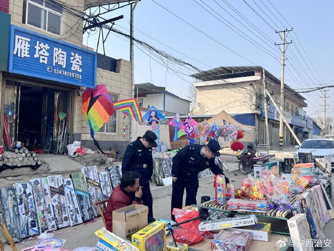 富平留古派出所民警对辖区内九小场所进行安全检查.