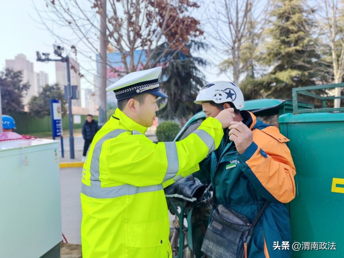 高新交警大队在辖区开展三轮车交通违法行为专项整治行动。