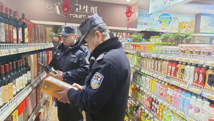 澄城公安积极开展食品安全检查工作。