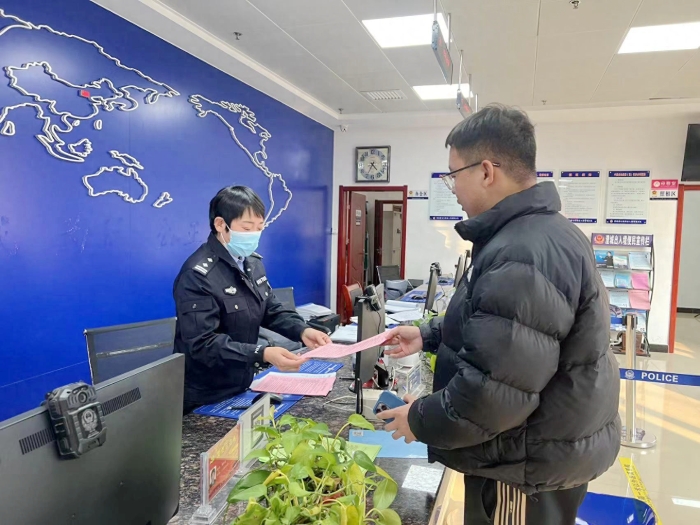 澄城公安出入境管理大队开展打击整治网络谣言宣传活动。