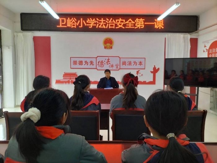 华阴市司法局开展法治安全进校园宣传活动。