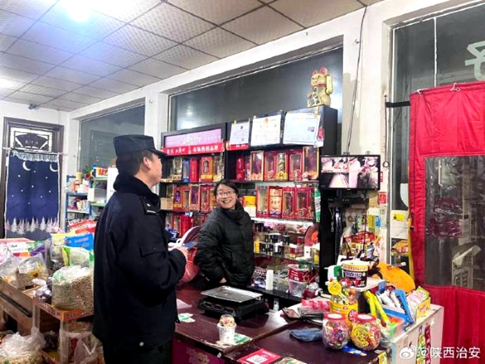 富平公安加强“九小场所”消防安全检查。