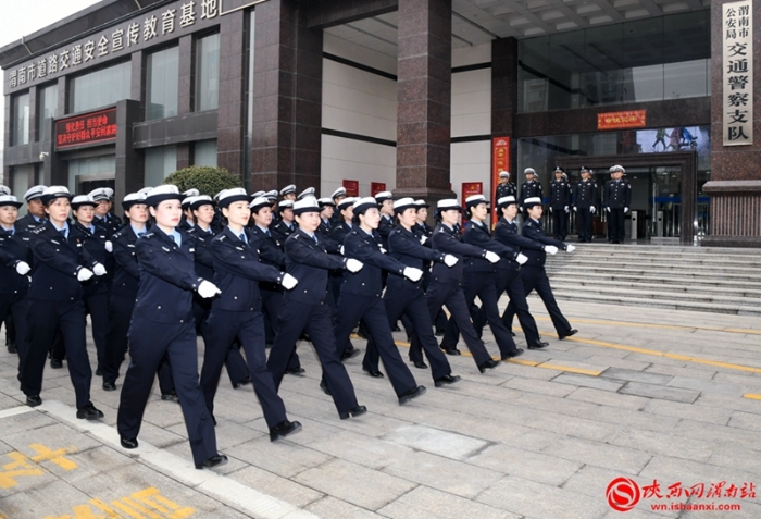 3月5日下午，渭南市公安局交警支队举行春训队列动作会操评比活动。记者 郝豆 摄