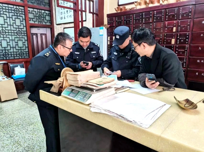 白水公安森林派出所开展中药材市场涉野生动物及其制品专项检查。