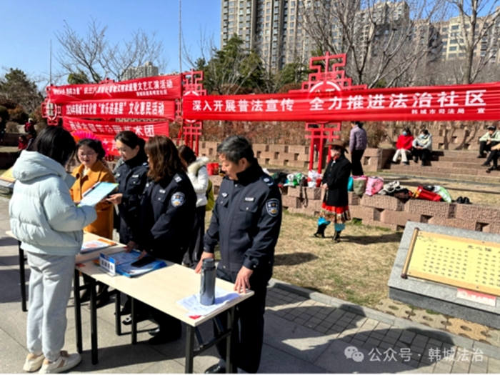 韩城市司法局新城司法所联合陕西陈云山律师事务所、新城街道禹明宫社区举办了“情暖三八妇女节普法宣传进社区”为主题的宣传活动。