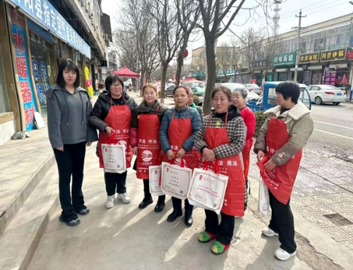 合阳县司法局甘井司法所开展“三八”妇女节法治宣传活动。
