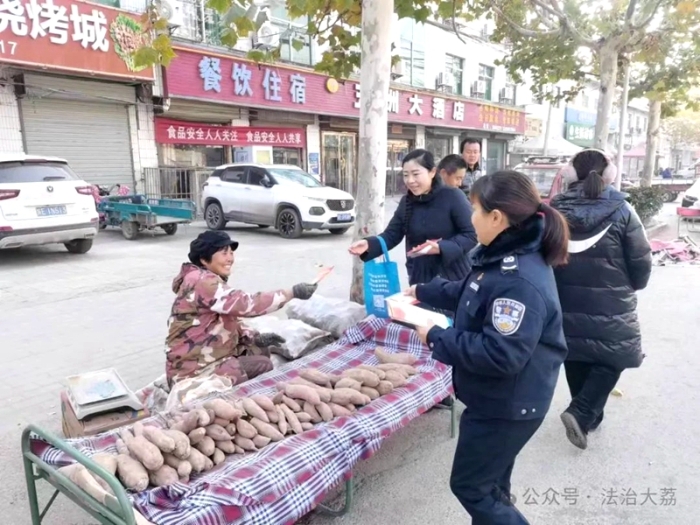 大荔县司法局冯村司法所开展“送法进乡村”活动。