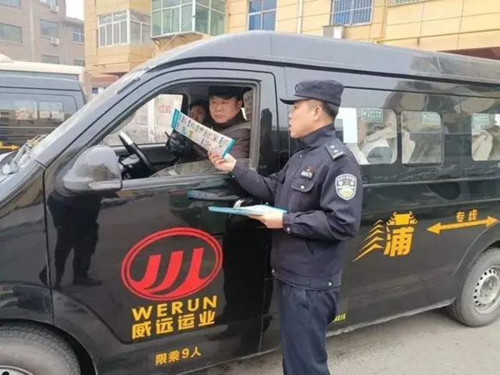 市禁毒办开展禁毒宣传主题活动。