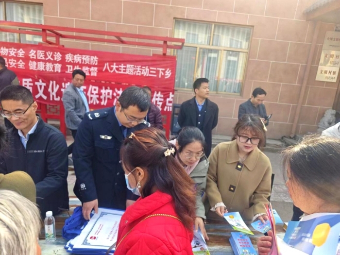 合阳县司法局开展法治宣传活动。