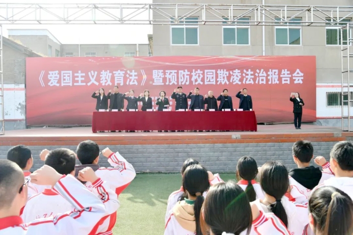 潼关县人民检察院联合三部门举办法治报告会。