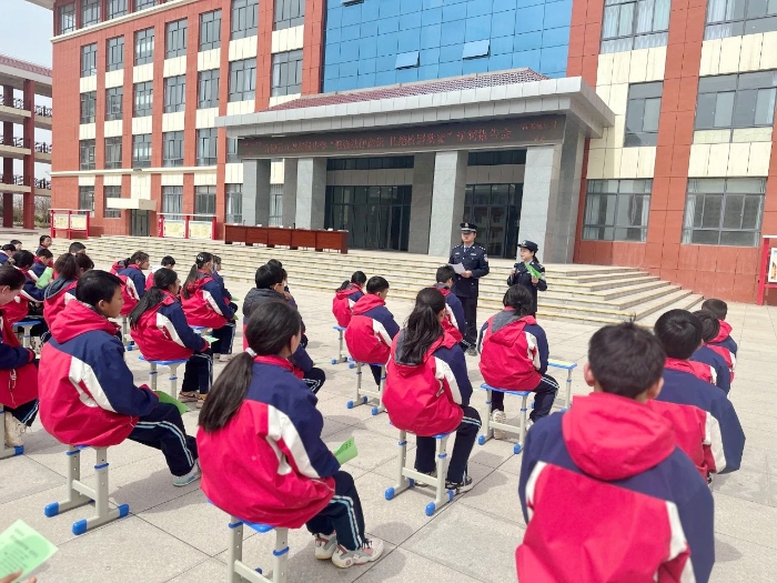 合阳公安进校园开展“拒绝欺凌，向阳而生”法治报告会。