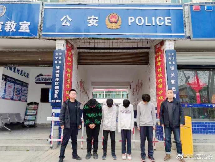 白水公安破获一起砸车玻璃盗窃车内财物案.