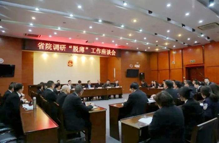 省纪委监委驻省高院纪检监察组组长、省高院党组成员成应斌一行到华阴法院实地调研指导“脱薄”工作。