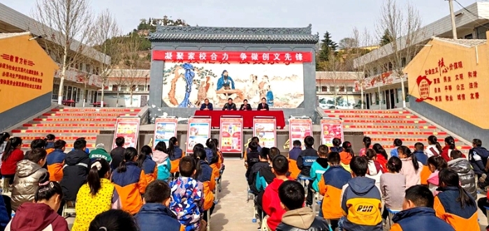 合阳法院开展送法进校园活动。 合阳法院开展送法进校园活动。