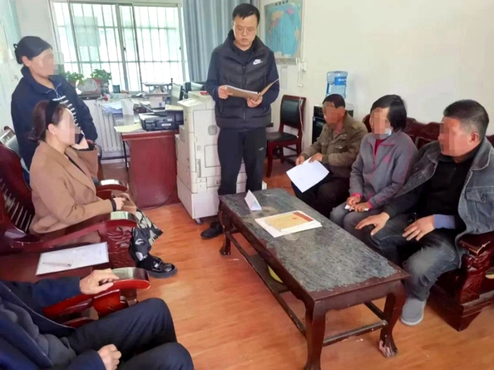 富平法院成功化解5起农民工追索劳动报酬案。 富平法院成功化解5起农民工追索劳动报酬案。