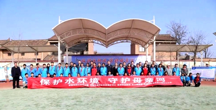 临渭检察开展的“ 世界水日·中国水周暨保护水环境 爱护母亲河”宣传进校园活动。 临渭检察开展的“ 世界水日·中国水周暨保护水环境 爱护母亲河”宣传进校园活动。