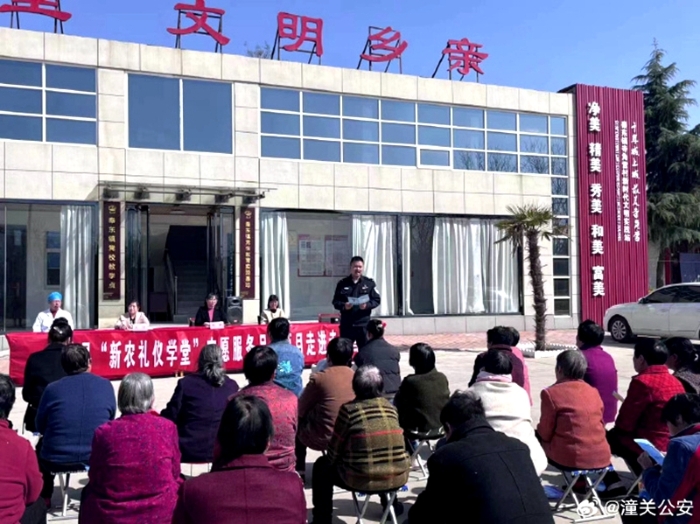 潼关公安开展防范打击网络谣言及电信诈骗宣传活动。 潼关公安开展防范打击网络谣言及电信诈骗宣传活动。