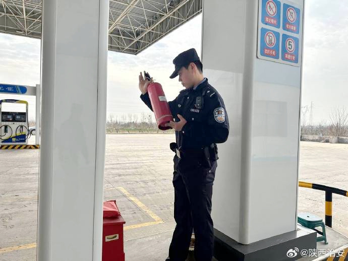 韩城芝阳派出所对辖区重点消防单位开展消防安全大检查活动. 韩城芝阳派出所对辖区重点消防单位开展消防安全大检查活动.