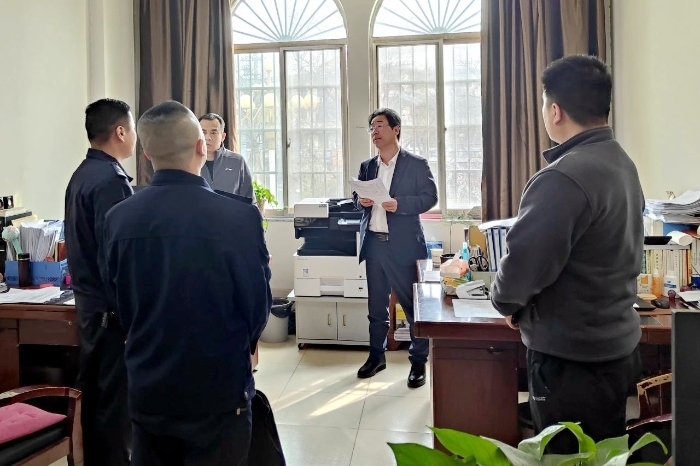 大荔公安开展网络安全联合检查。 大荔公安开展网络安全联合检查。