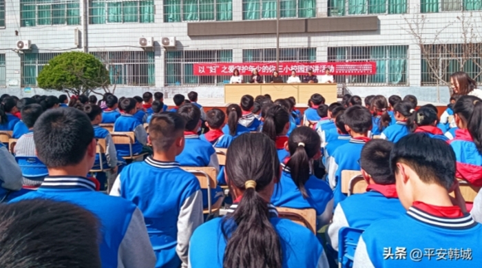 韩城公安巡特警大队民警深入新城三小开展法治进校园安全宣传活动。 韩城公安巡特警大队民警深入新城三小开展法治进校园安全宣传活动。