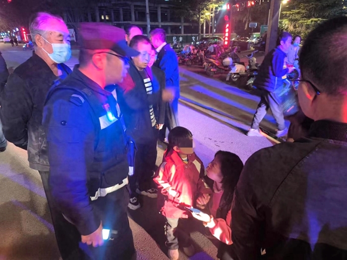 澄城所队民三心合一,快速找回走失女童。 澄城所队民三心合一,快速找回走失女童。