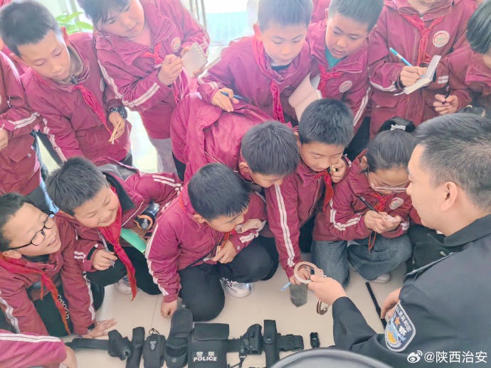 富平淡村派出所组织开展警营开放日活动. 富平淡村派出所组织开展警营开放日活动.