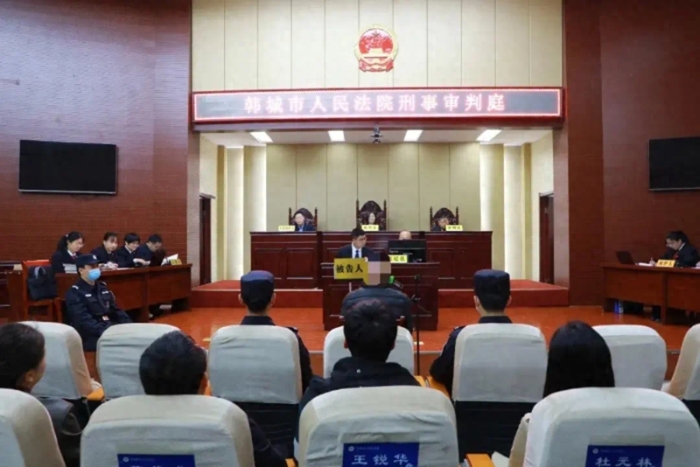 韩城法院公开开庭审理一起挪用公款案。 韩城法院公开开庭审理一起挪用公款案。