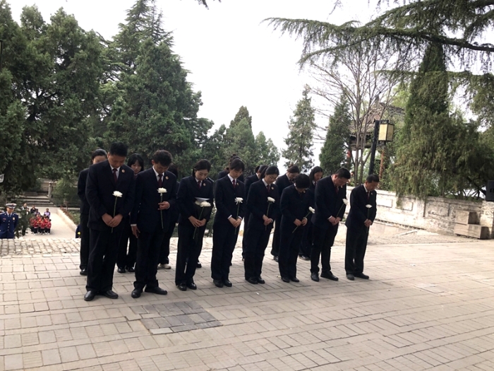 韩城市人民检察院开展“缅怀革命先烈,坚守法治初心”清明祭英烈活动。 韩城市人民检察院开展“缅怀革命先烈,坚守法治初心”清明祭英烈活动。