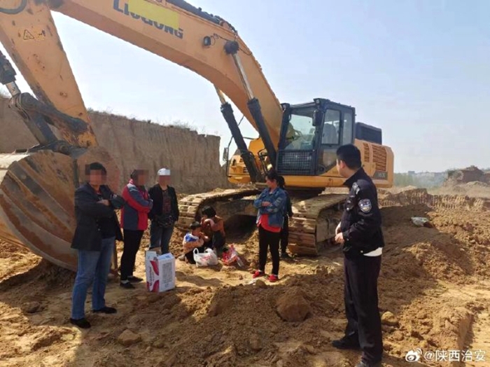 讨要施工赔偿挡工程,韩城民警以案说法化矛盾。 讨要施工赔偿挡工程,韩城民警以案说法化矛盾。