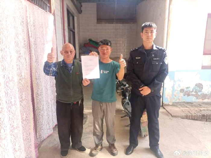 合阳民警倾情调解矛盾纠纷。 合阳民警倾情调解矛盾纠纷。