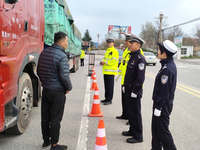 白水公安交警扎实做好清明假期安保工作。