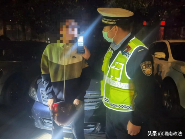 6 韩城公安交警查处一起酒驾摩托车交通违法行为。