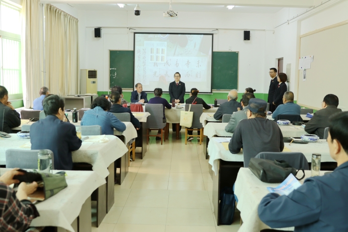 临渭区人民检察院走进渭南老年大学进行法治宣传活动。