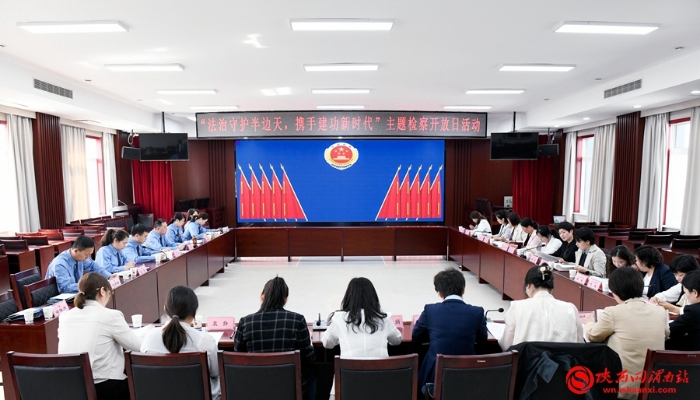 召开座谈会。记者 许艾学摄