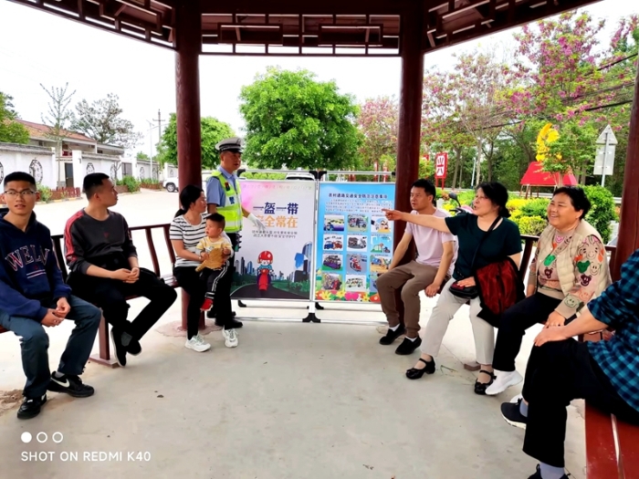 蒲城县公安局交通管理大队持续开展“涉货运交通安全违法集中警示”活动。 蒲城县公安局交通管理大队持续开展“涉货运交通安全违法集中警示”活动。