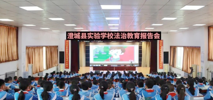 澄城法院干警走进县实验学校开展法治宣传。