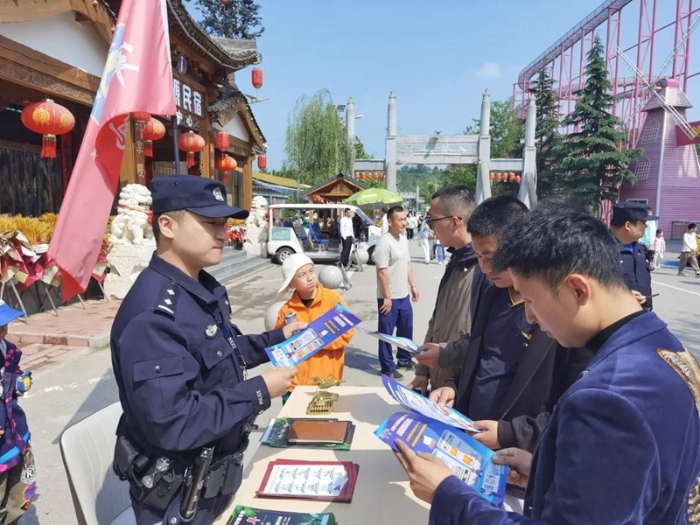 临渭公安为景区旅游经济发展保驾护航。