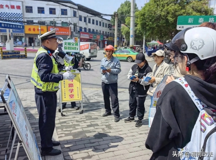 华州公安交警城区中队持续开展交通安全宣传工作。