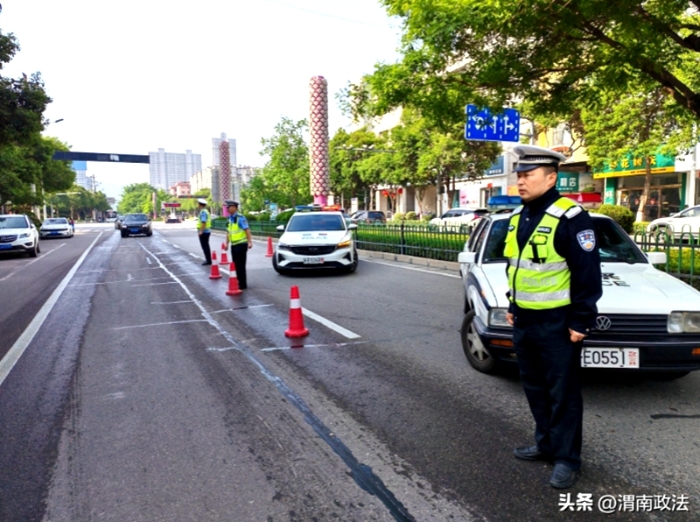 高新交警大队在辖区开展“一盔一带”整治行动。
