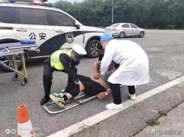 司机行驶途中突发脑梗，高速交警紧急救援。