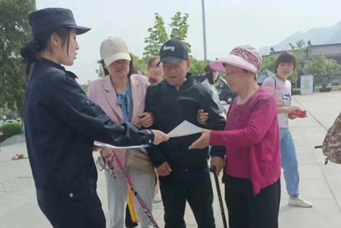华阴公安网安大队开展网络打谣宣传活动。