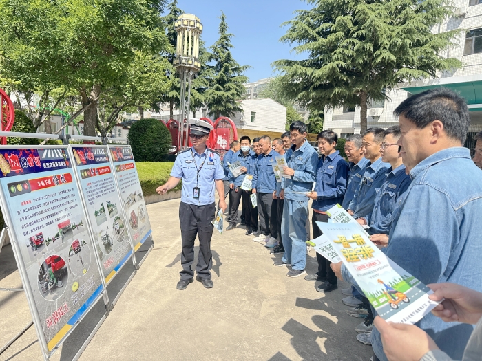 白水交警走进国网电力公司白水县供电分公司开展道交法实施20周年系列宣传活动.