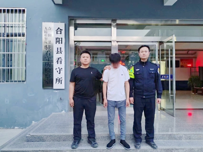 合阳公安抓获盗窃香烟犯罪嫌疑人。