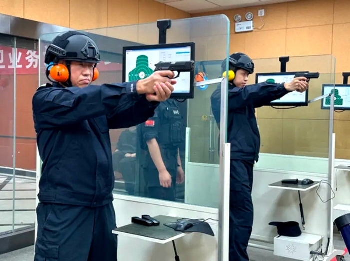 蒲城公安组织开展全警实弹射击比武竞赛。
