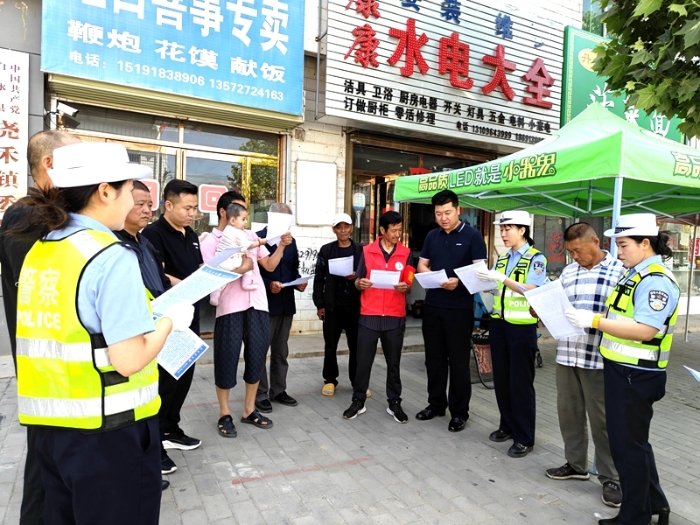 白水交警联合满义村完成首个交通安全融进村规民约宣传活动。