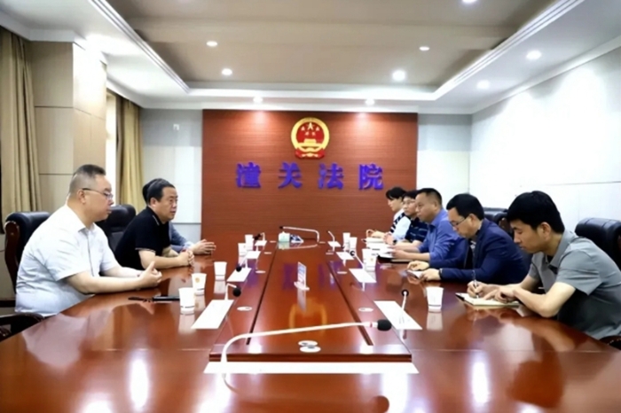省高院副院长巩富文一行到潼关法院调研指导环资审判工作。