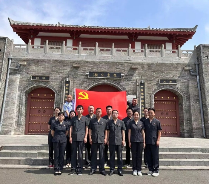 潼关法院党员干部赴杨震廉洁文化教育基地开展现场教学。