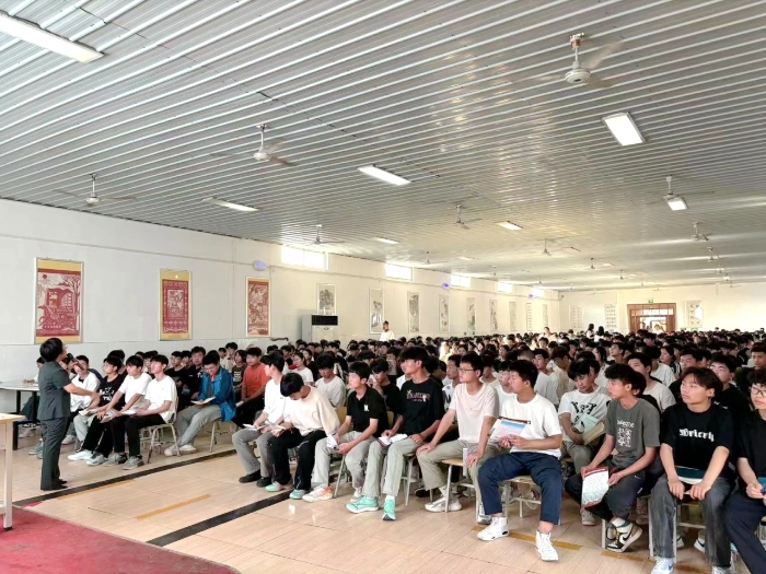 临渭区人民法院高新法庭走进渭南市幼儿师范学校开展法治宣传教育活动.