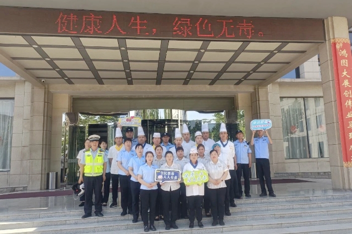 大荔县公安局禁毒大队联合西关派出所深入辖区酒店开展禁毒宣传活动。