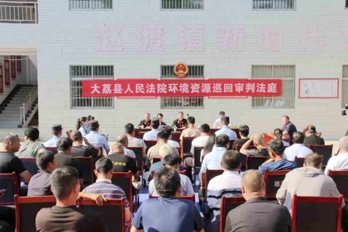 大荔法院公开审理一起村民在大荔黄河湿地非法狩猎案并当庭宣判。